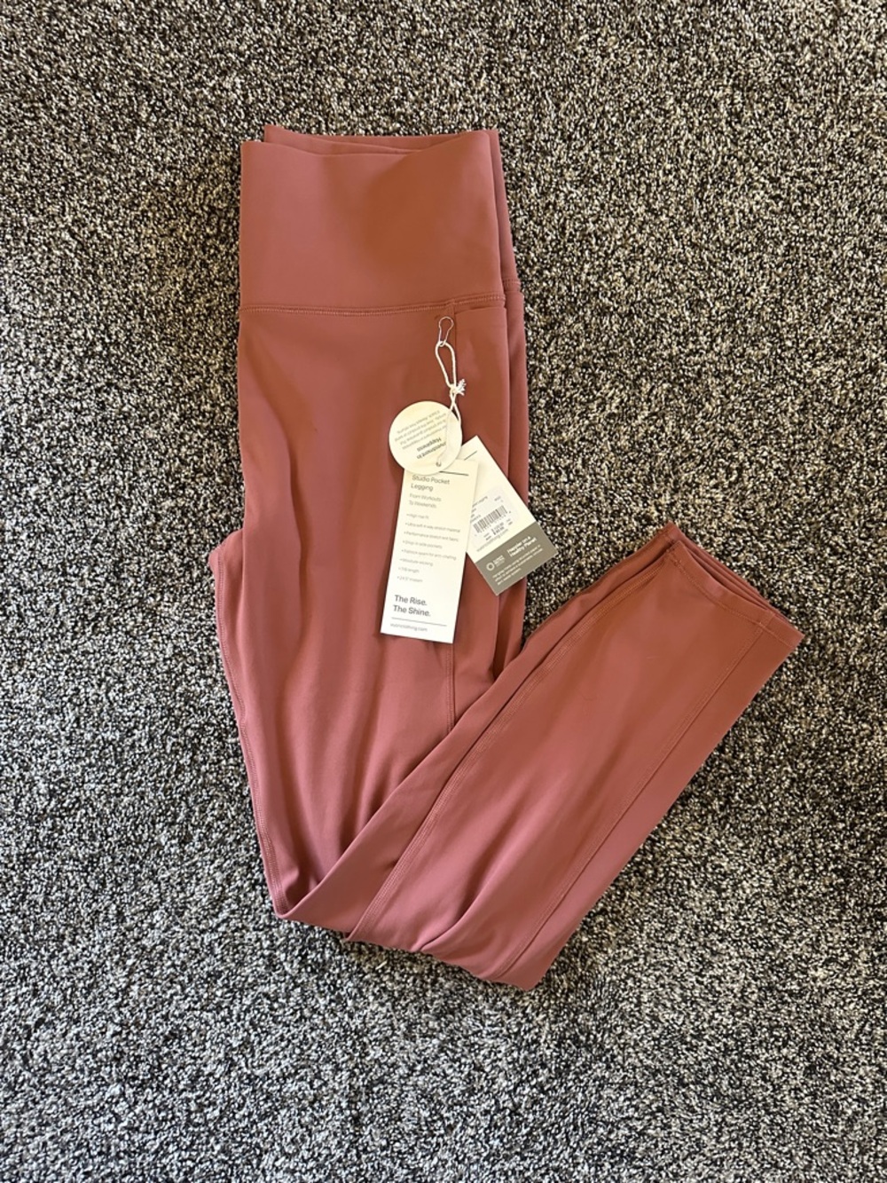 Vuori Studio Pocket Legging in Rosewood